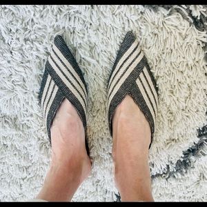 NWOT Linen mules.